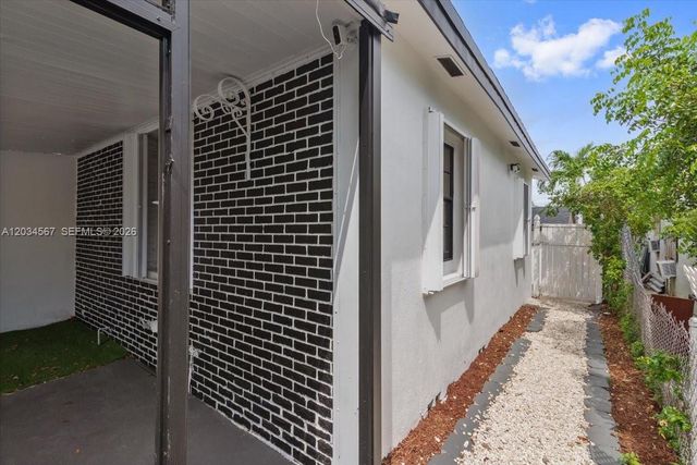 1409 NW 44th St B, Miami, FL 33142