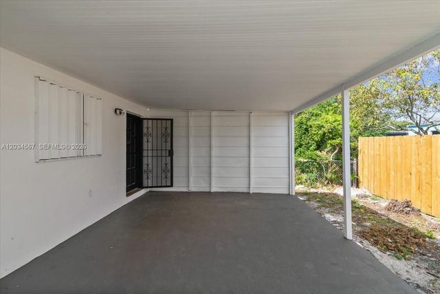 1409 NW 44th St B, Miami, FL 33142