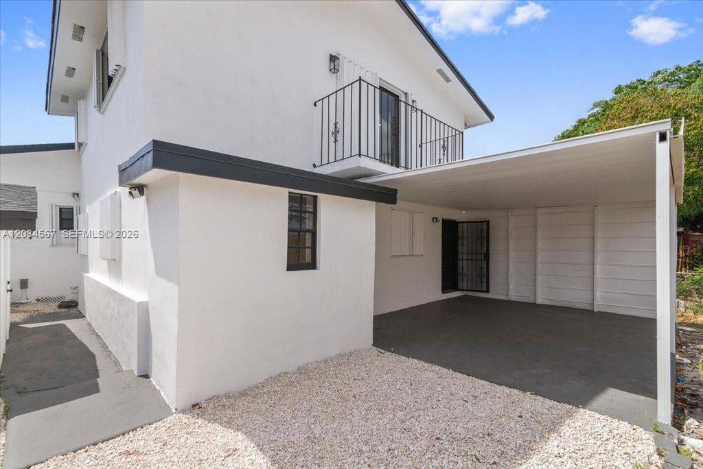 1409 NW 44th St B, Miami, FL 33142