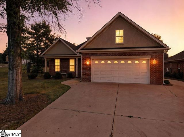 107 Queens Court, Greenwood, SC 29649