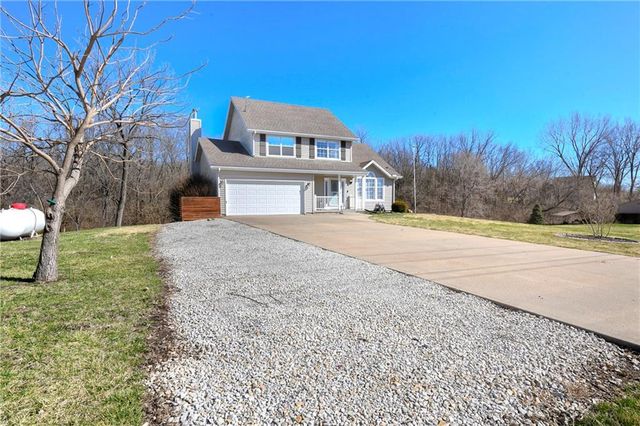 27082 179th Street, Leavenworth, KS 66048