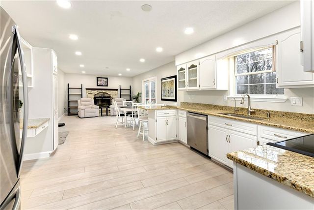 27082 179th Street, Leavenworth, KS 66048