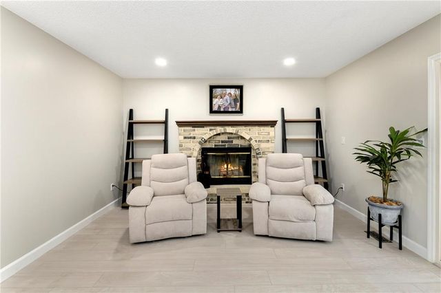 27082 179th Street, Leavenworth, KS 66048