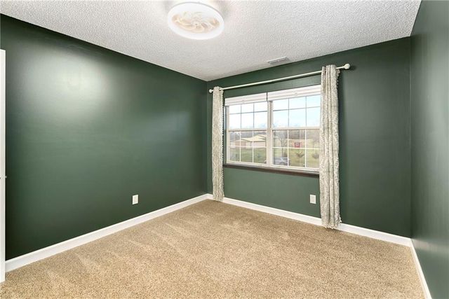 27082 179th Street, Leavenworth, KS 66048