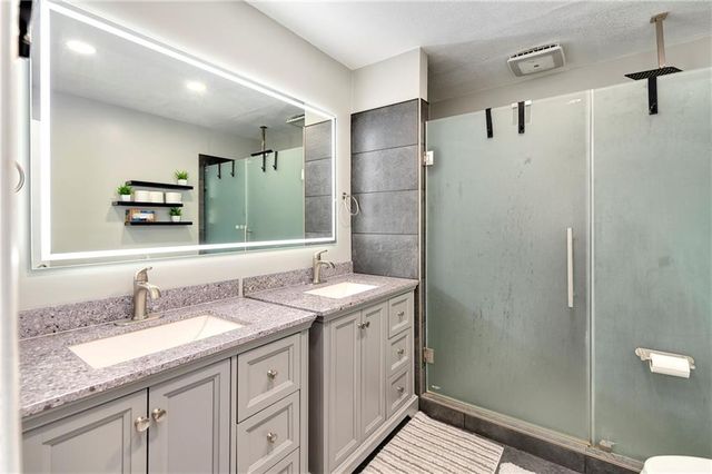 27082 179th Street, Leavenworth, KS 66048