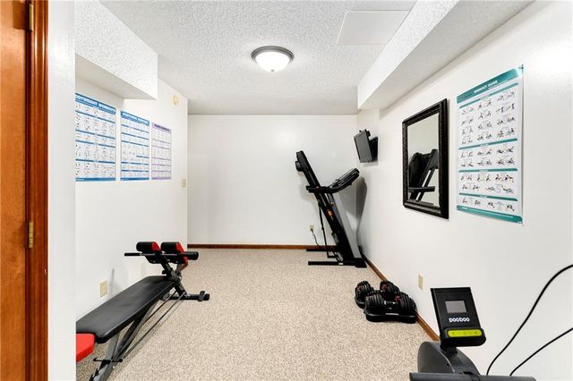 27082 179th Street, Leavenworth, KS 66048