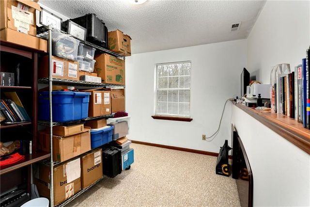 27082 179th Street, Leavenworth, KS 66048