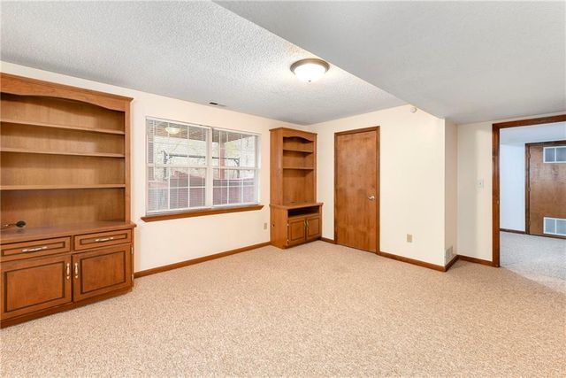 27082 179th Street, Leavenworth, KS 66048