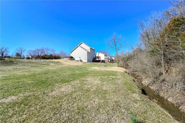 27082 179th Street, Leavenworth, KS 66048