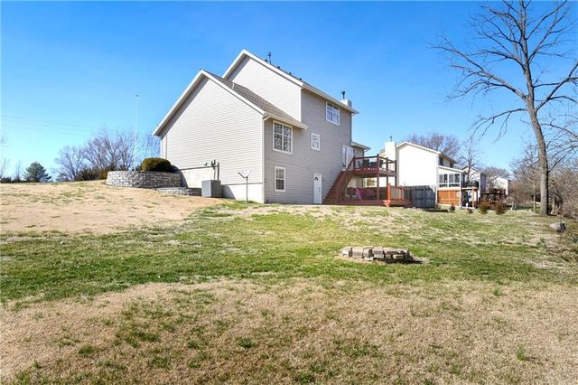 27082 179th Street, Leavenworth, KS 66048
