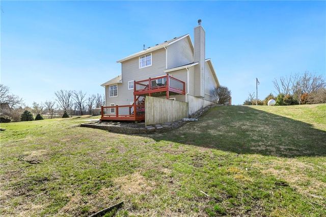 27082 179th Street, Leavenworth, KS 66048