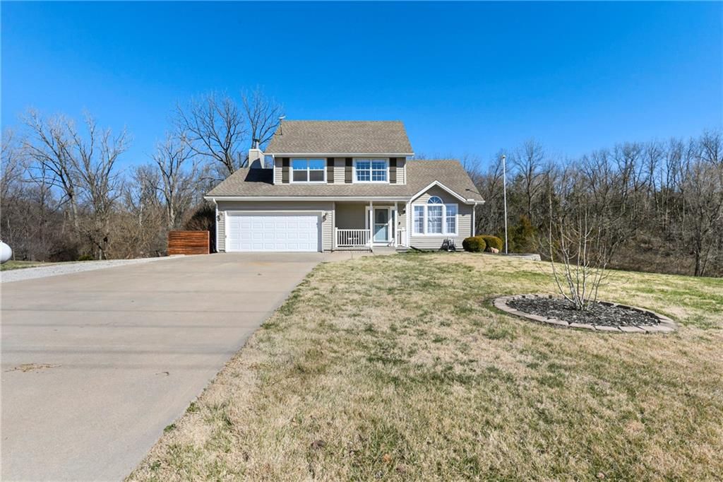 27082 179th Street, Leavenworth, KS 66048