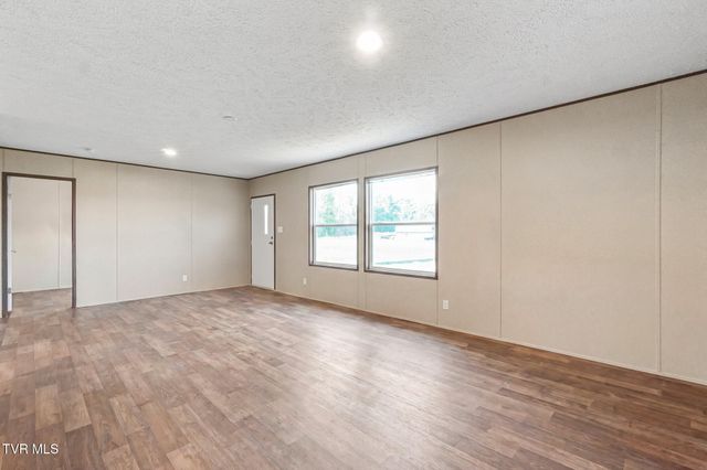 6695 West Allens Bridge Road, Greeneville, TN 37743