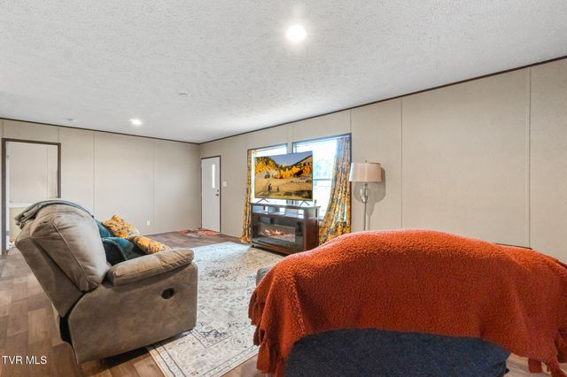 6695 West Allens Bridge Road, Greeneville, TN 37743