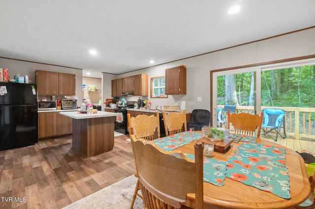 6695 West Allens Bridge Road, Greeneville, TN 37743