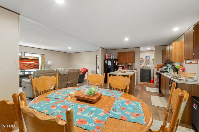 6695 West Allens Bridge Road, Greeneville, TN 37743