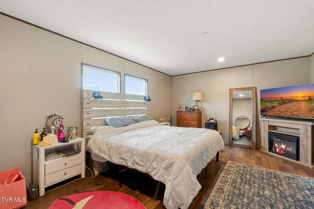6695 West Allens Bridge Road, Greeneville, TN 37743
