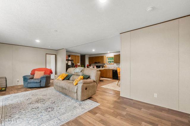 6695 West Allens Bridge Road, Greeneville, TN 37743