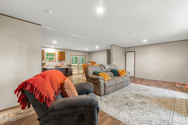 6695 West Allens Bridge Road, Greeneville, TN 37743