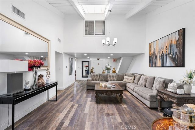 2011 W Katella, Anaheim, CA 92804