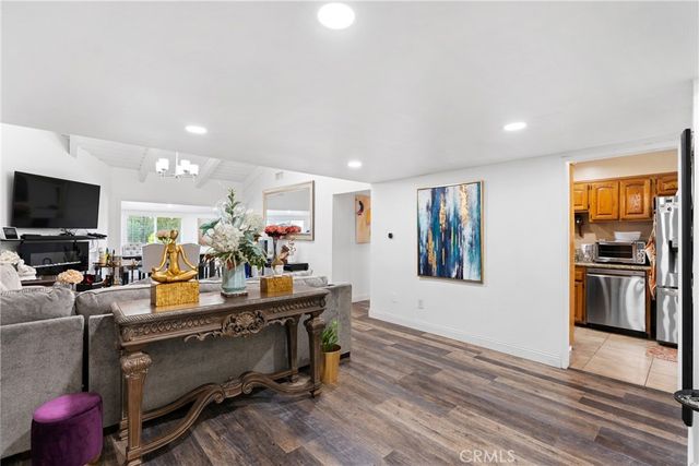 2011 W Katella, Anaheim, CA 92804