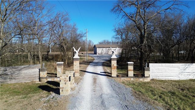 1801 SW Palmer Creek, Bentonville, AR 72713