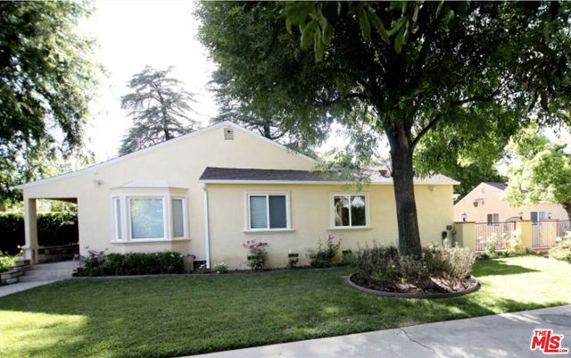23005 Oxnard Street, Woodland Hills, CA 91367