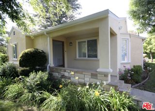 23005 Oxnard Street, Woodland Hills, CA 91367