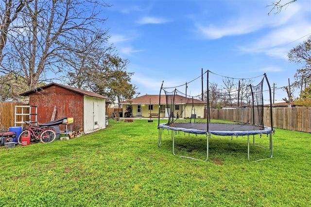1710 Cavitt Avenue, Bryan, TX 77801
