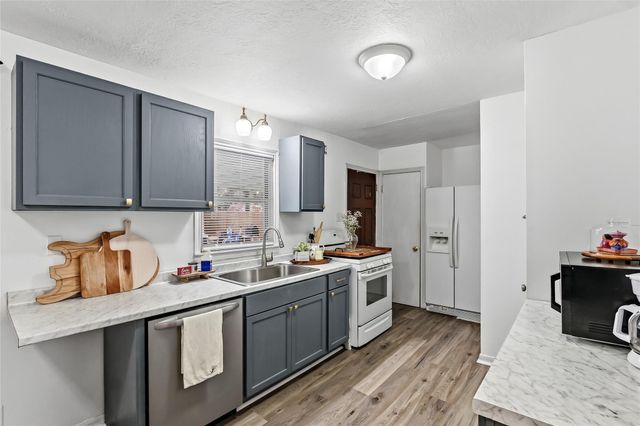 1710 Cavitt Avenue, Bryan, TX 77801