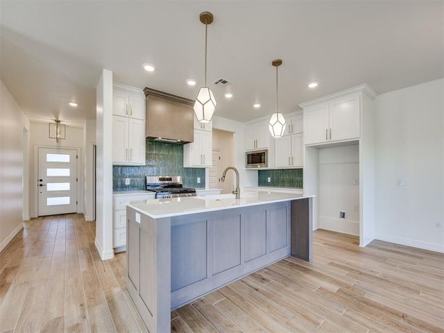 225 Sage Brush Way, Edmond, OK 73025