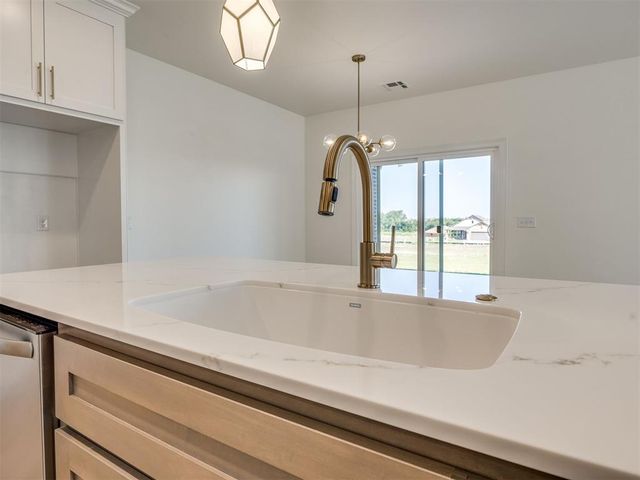 225 Sage Brush Way, Edmond, OK 73025