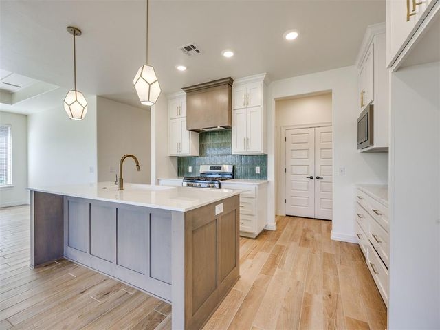 225 Sage Brush Way, Edmond, OK 73025