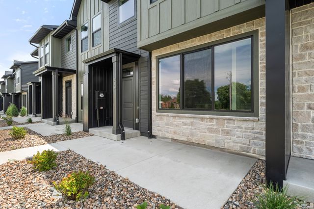 909 Percheron Lane, Norwalk, IA 50211