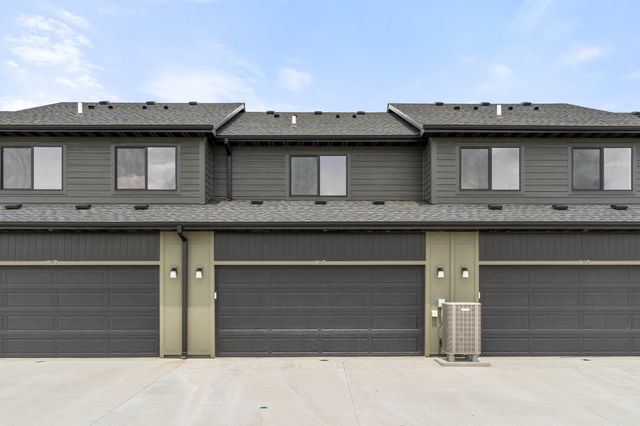 909 Percheron Lane, Norwalk, IA 50211