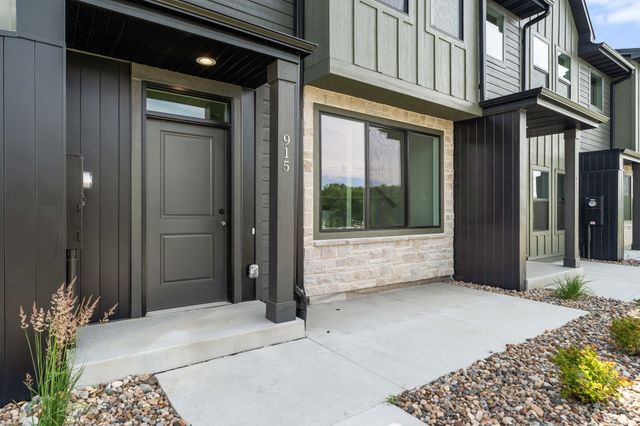 909 Percheron Lane, Norwalk, IA 50211