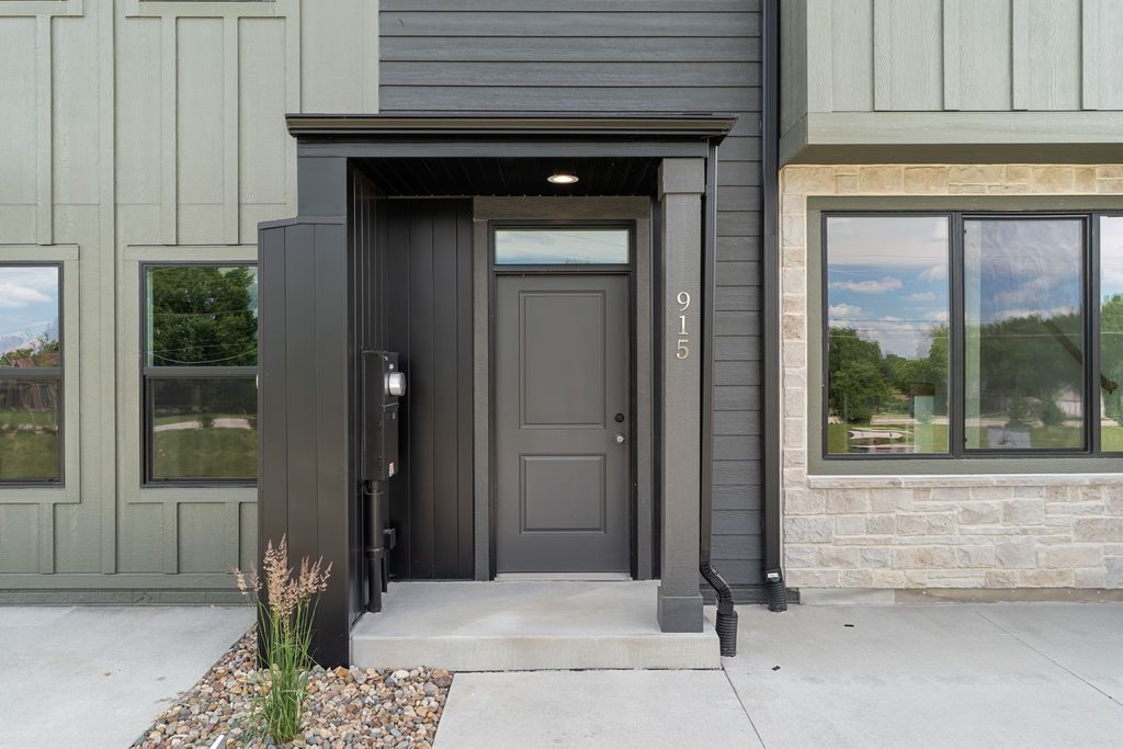 909 Percheron Lane, Norwalk, IA 50211