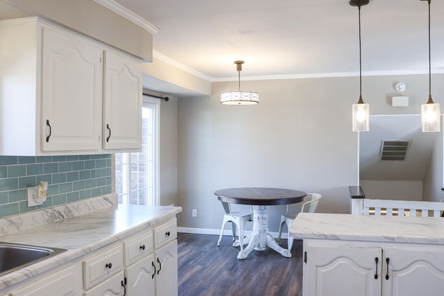 2325 W Alta Street, Springfield, MO 65810