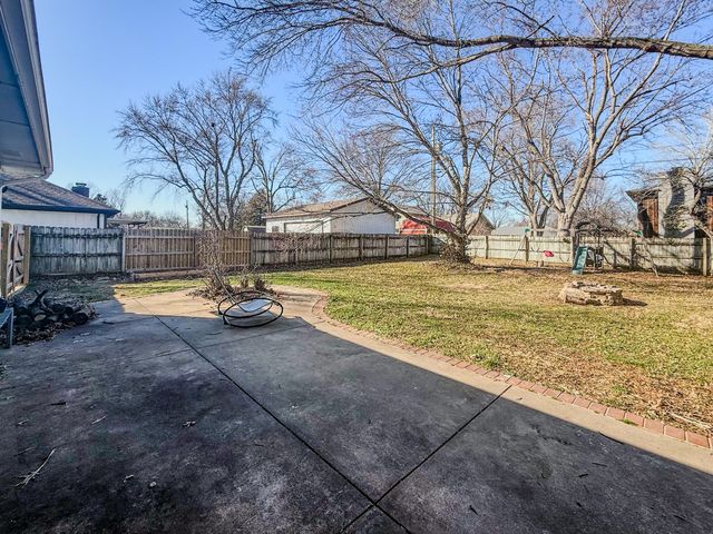 2325 W Alta Street, Springfield, MO 65810