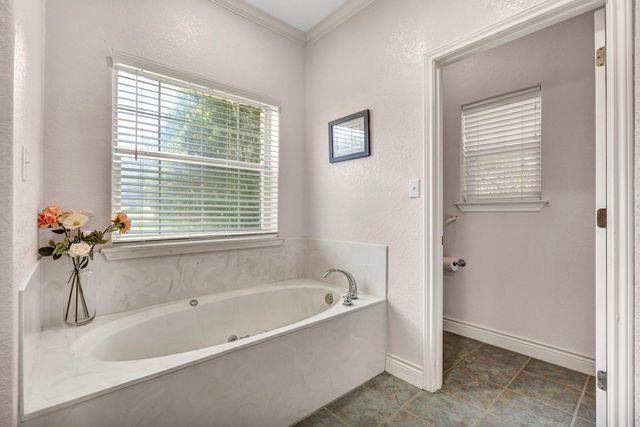 124 Bridgepoint DR, Kingsland, TX 78639