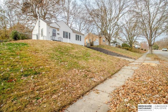 1340 S 51st Avenue, Omaha, NE 68106