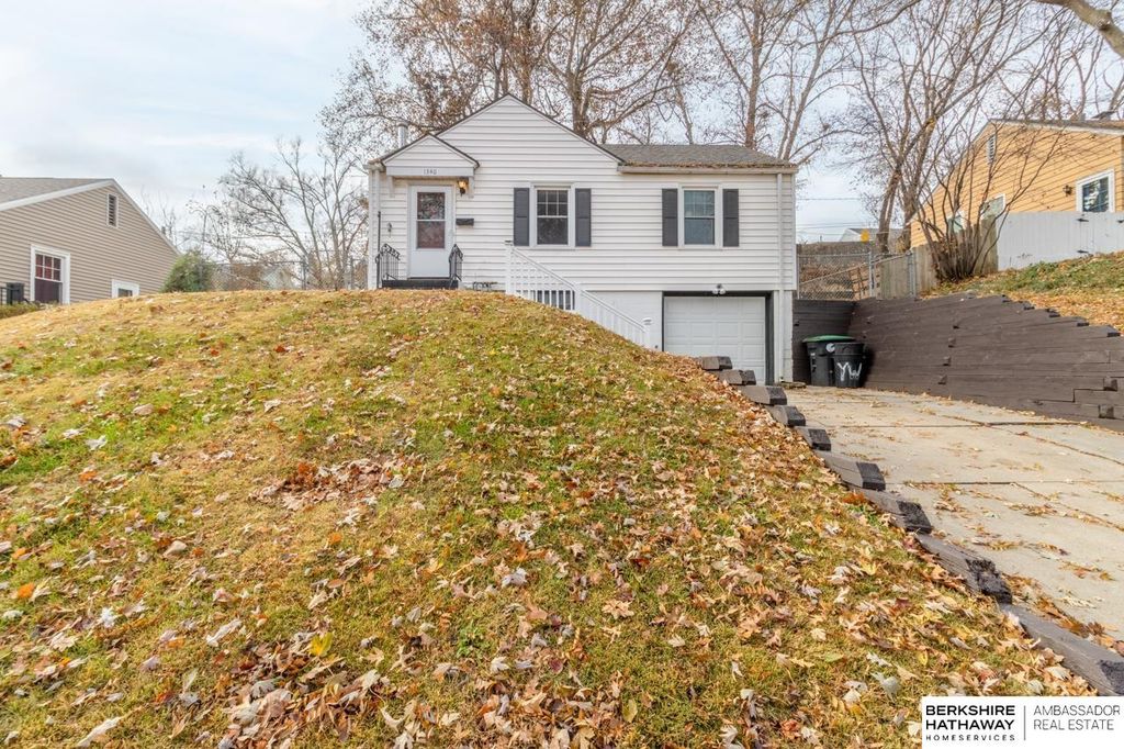 1340 S 51st Avenue, Omaha, NE 68106