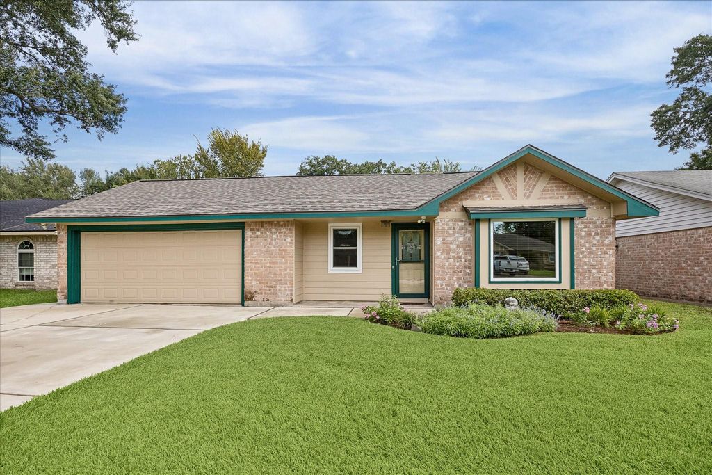 13626 Greenridge Drive, Sugar Land, TX 77498