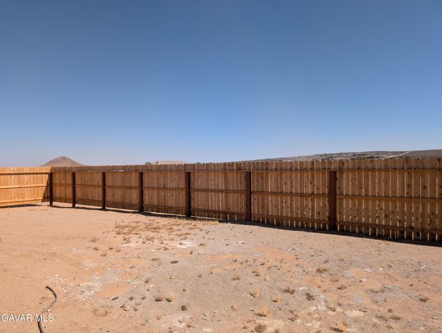 9878 Magnolia Avenue, California City, CA 93505