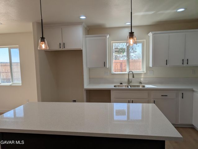 9878 Magnolia Avenue, California City, CA 93505