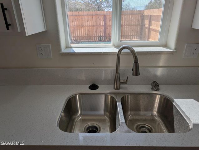 9878 Magnolia Avenue, California City, CA 93505