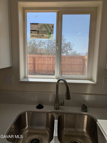 9878 Magnolia Avenue, California City, CA 93505