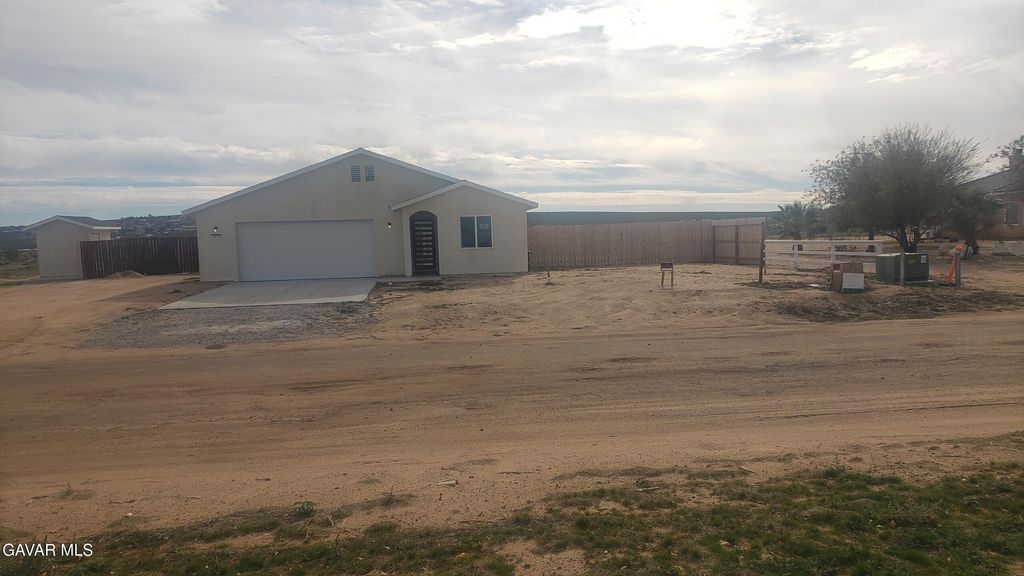 9878 Magnolia Avenue, California City, CA 93505