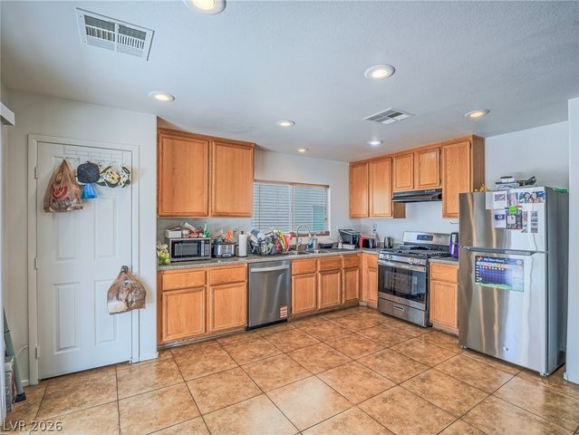 6581 Sunset Pines Street, Las Vegas, NV 89148
