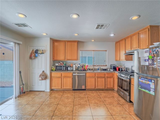 6581 Sunset Pines Street, Las Vegas, NV 89148